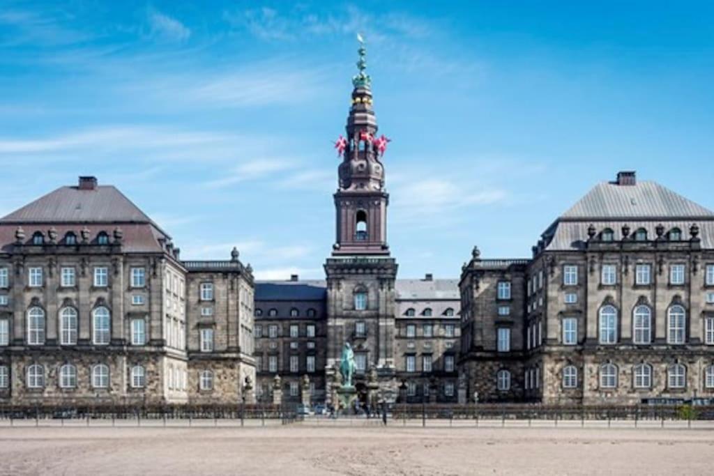 White Douplex Charm: Big Flat In The City Centre Apartment Copenhagen